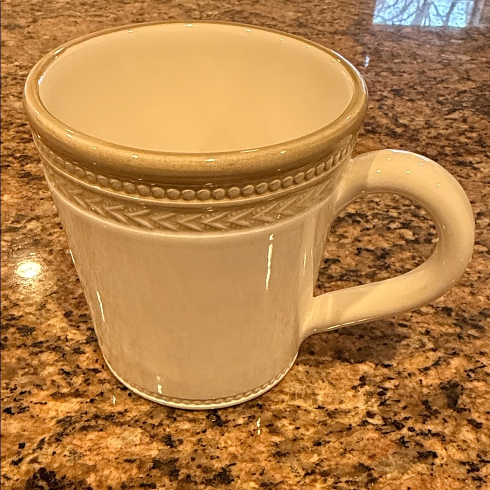 Williams Sonoma Coffee Mug made in Italy nice border w embossed dots